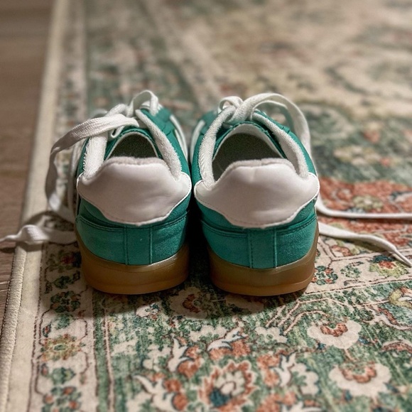 NWT steve madden trendy green suede sneakers - Picture 3 of 5